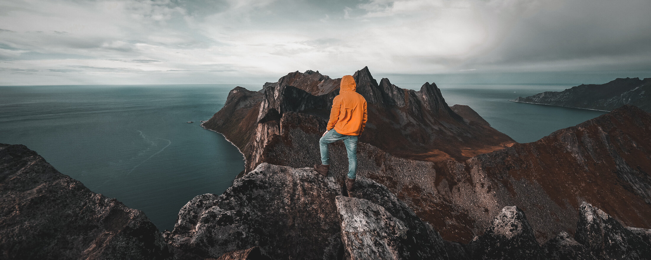 https://www.meindl.se/pub_docs/files/Startsidaförflight/Meindl-berg-bergsbestigning-kangor-utsikt-havet.jpg