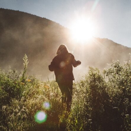 https://www.meindl.se/pub_docs/files/Startsidaförflight/holly-mandarich-bMog4gpujsI-unsplash.jpg